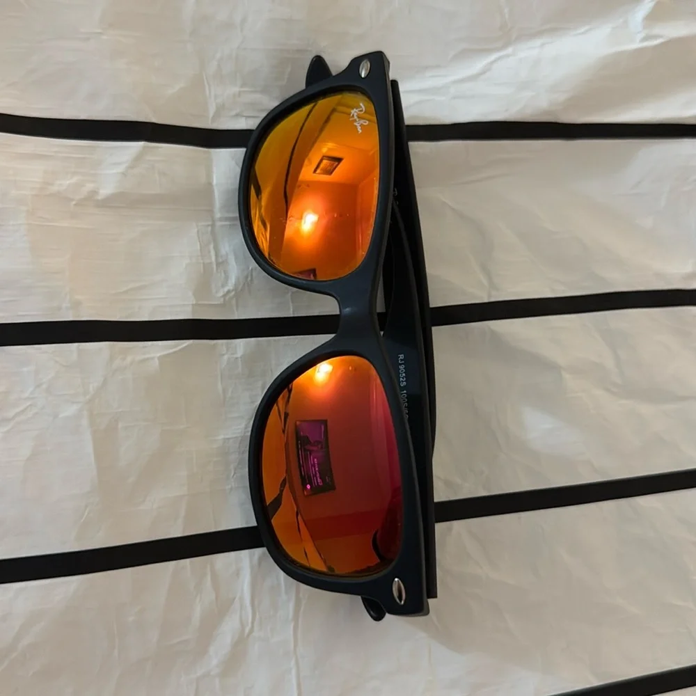 Children’s RayBan sunglasses good used condition.